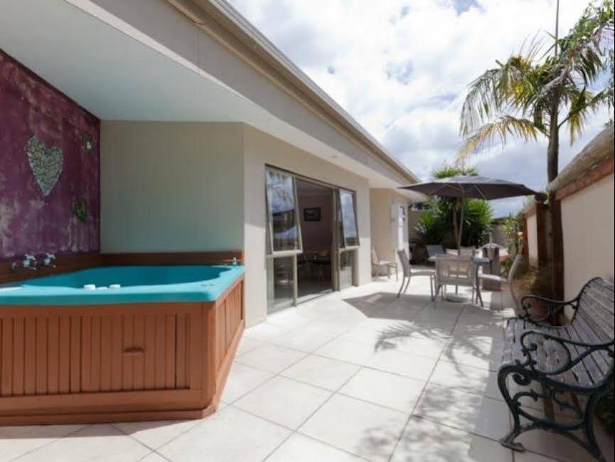 Breakers Motel Whangamata Exterior foto